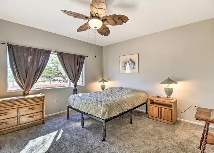 Tranquil Valley Townhome W/ Mtn Views! *